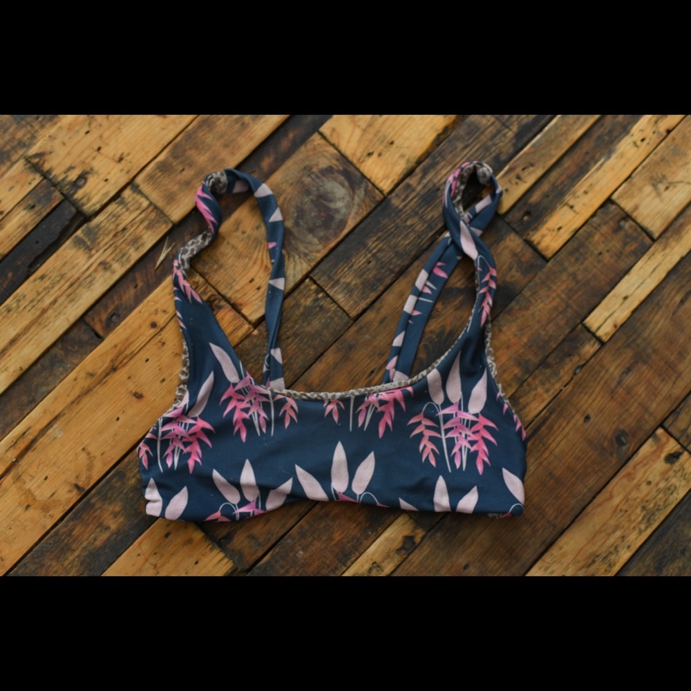 Acacia Heliconia top